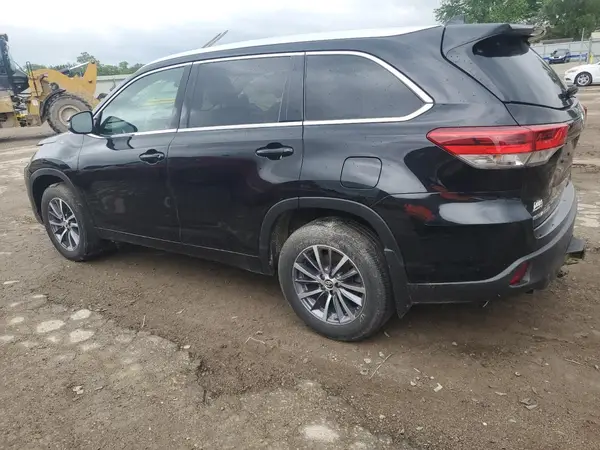 5TDJZRFH3HS440704 2017 TOYOTA HIGHLANDER - Image 2