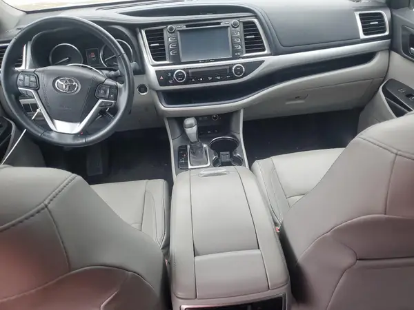 5TDJZRFH3HS440704 2017 TOYOTA HIGHLANDER - Image 8