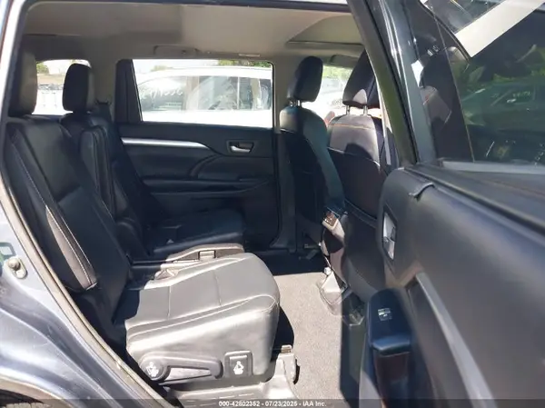 5TDJZRFH3HS447927 2017 TOYOTA HIGHLANDER - Image 8