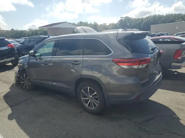5TDJZRFH3HS450486 2017 TOYOTA HIGHLANDER - Image 2