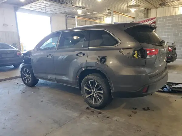 5TDJZRFH3HS452383 2017 TOYOTA HIGHLANDER - Image 2