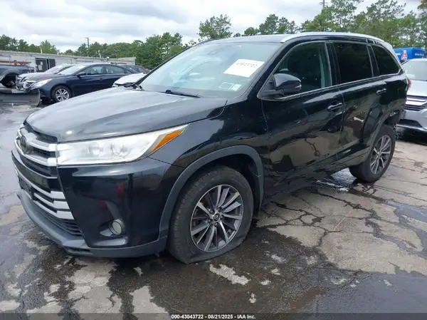 5TDJZRFH3HS452416 2017 TOYOTA HIGHLANDER - Image 2