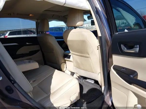 5TDJZRFH3HS453016 2017 TOYOTA HIGHLANDER - Image 8