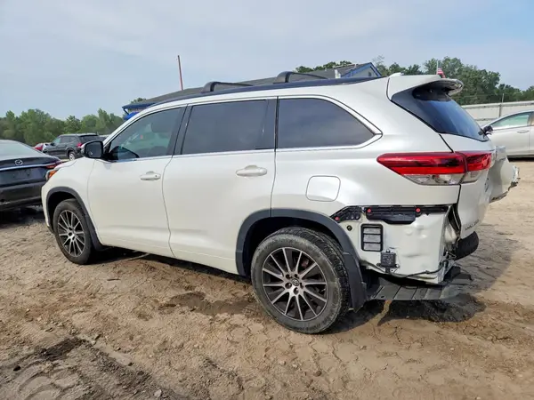 5TDJZRFH3HS457258 2017 TOYOTA HIGHLANDER - Image 2