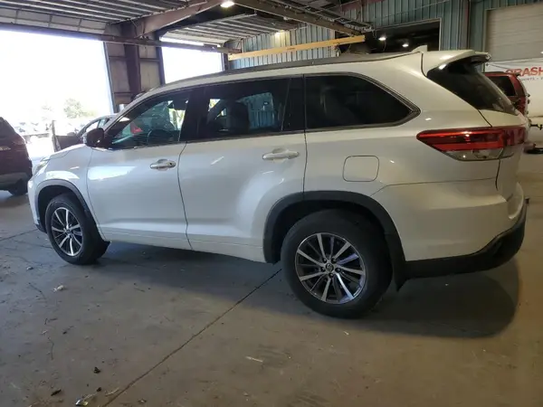 5TDJZRFH3HS457616 2017 TOYOTA HIGHLANDER - Image 2