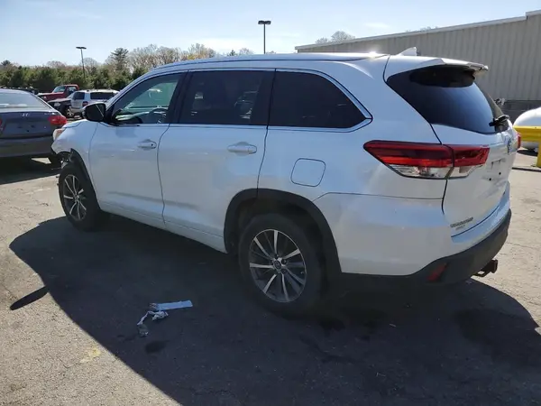 5TDJZRFH3HS457888 2017 TOYOTA HIGHLANDER - Image 2