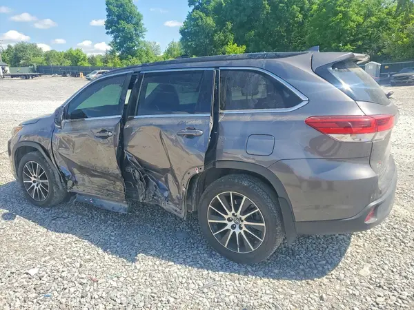 5TDJZRFH3HS457972 2017 TOYOTA HIGHLANDER - Image 2