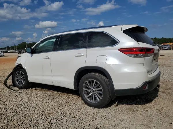 5TDJZRFH3HS458443 2017 TOYOTA HIGHLANDER - Image 2