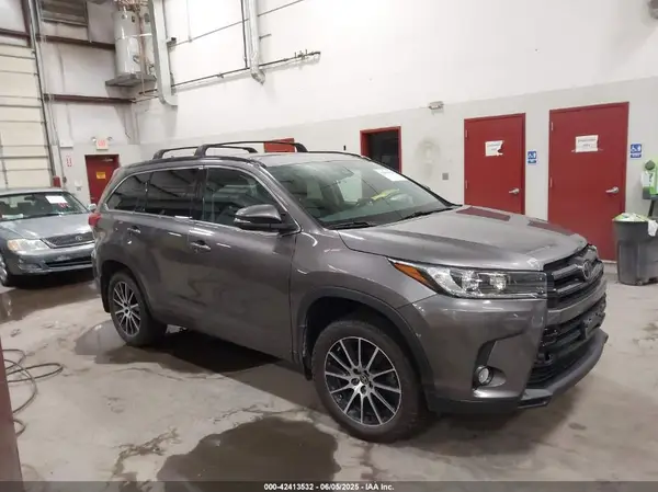 5TDJZRFH3HS459205 2017 TOYOTA HIGHLANDER - Image 1