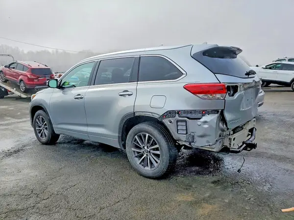 5TDJZRFH3HS461763 2017 TOYOTA HIGHLANDER - Image 2