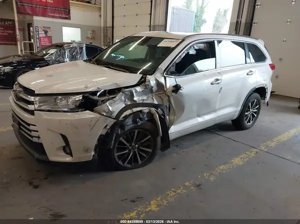 5TDJZRFH3HS462914 2017 TOYOTA HIGHLANDER - Image 2