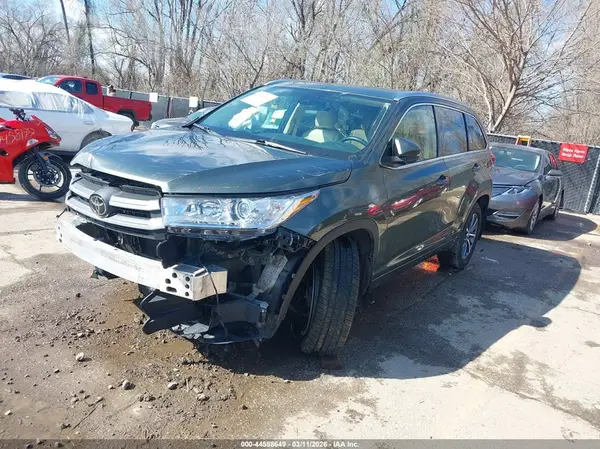 5TDJZRFH3HS465134 2017 TOYOTA HIGHLANDER - Image 2