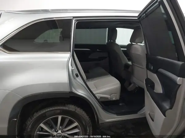 5TDJZRFH3HS465604 2017 TOYOTA HIGHLANDER - Image 8