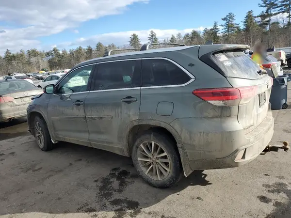 5TDJZRFH3HS466705 2017 TOYOTA HIGHLANDER - Image 2