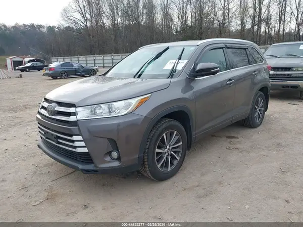 5TDJZRFH3HS469264 2017 TOYOTA HIGHLANDER - Image 2
