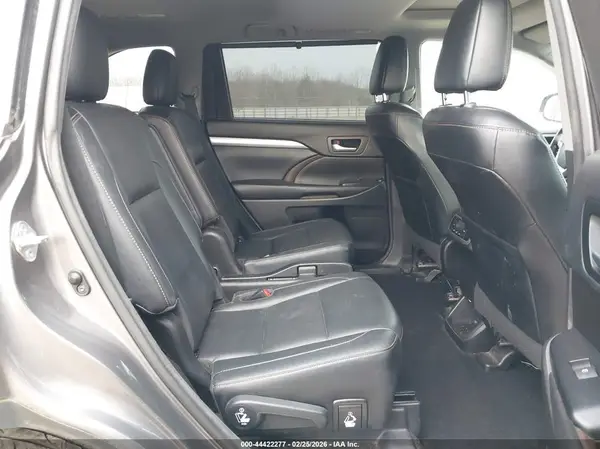 5TDJZRFH3HS469264 2017 TOYOTA HIGHLANDER - Image 8