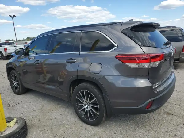 5TDJZRFH3HS471418 2017 TOYOTA HIGHLANDER - Image 2