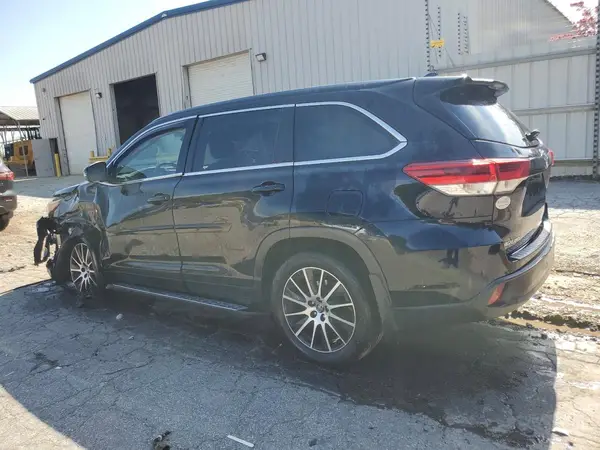 5TDJZRFH3HS474271 2017 TOYOTA HIGHLANDER - Image 2