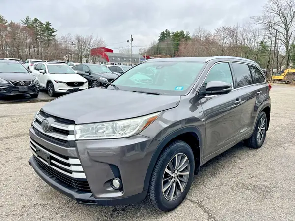 5TDJZRFH3HS476781 2017 TOYOTA HIGHLANDER - Image 2