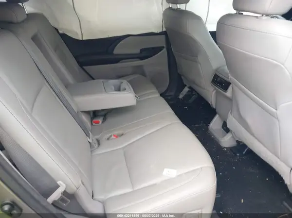 5TDJZRFH3HS476876 2017 TOYOTA HIGHLANDER - Image 8