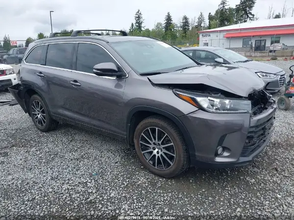5TDJZRFH3HS479163 2017 TOYOTA HIGHLANDER - Image 1