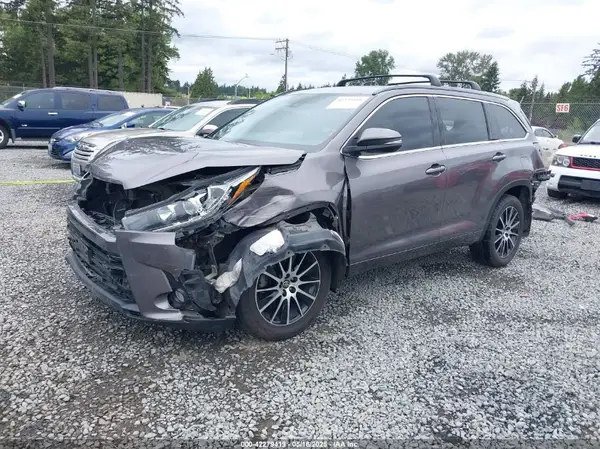 5TDJZRFH3HS479163 2017 TOYOTA HIGHLANDER - Image 2