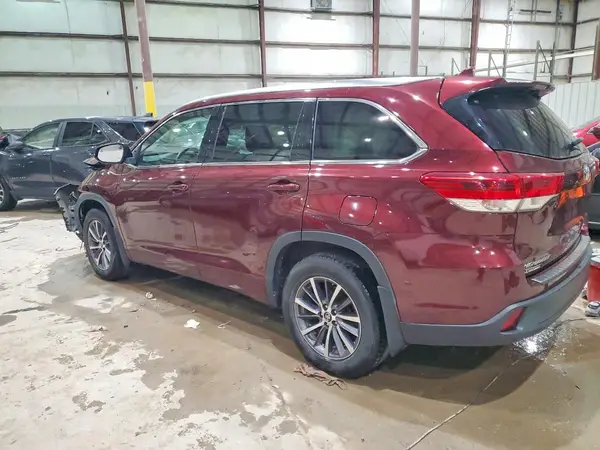 5TDJZRFH3HS480989 2017 TOYOTA HIGHLANDER - Image 2