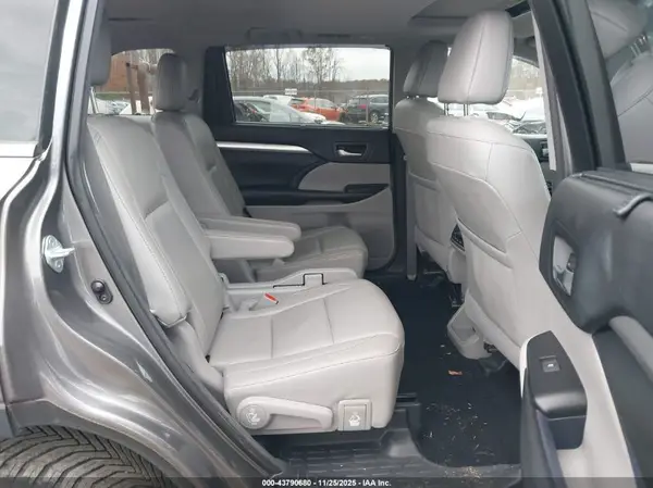 5TDJZRFH3HS483875 2017 TOYOTA HIGHLANDER - Image 8