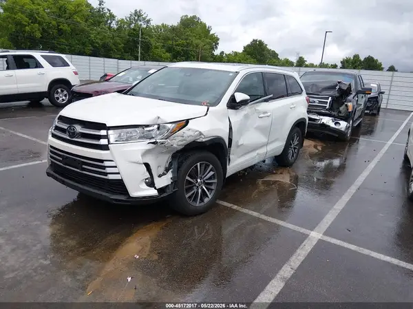 5TDJZRFH3HS508242 2017 TOYOTA HIGHLANDER - Image 2