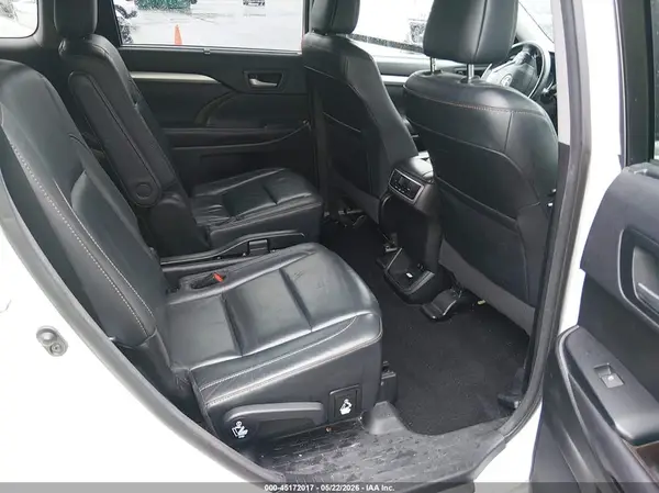 5TDJZRFH3HS508242 2017 TOYOTA HIGHLANDER - Image 8