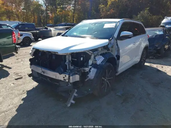 5TDJZRFH3HS511027 2017 TOYOTA HIGHLANDER - Image 2