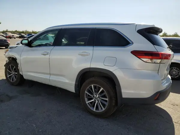 5TDJZRFH3HS511531 2017 TOYOTA HIGHLANDER - Image 2