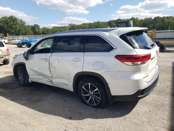5TDJZRFH3HS511660 2017 TOYOTA HIGHLANDER - Image 2