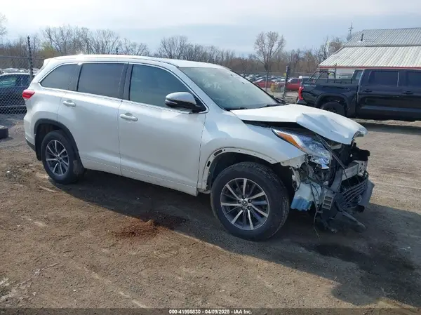 5TDJZRFH3HS513862 2017 TOYOTA HIGHLANDER - Image 1