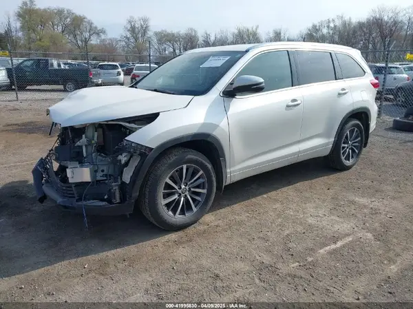 5TDJZRFH3HS513862 2017 TOYOTA HIGHLANDER - Image 2