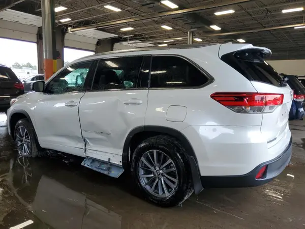 5TDJZRFH3HS513960 2017 TOYOTA HIGHLANDER - Image 2