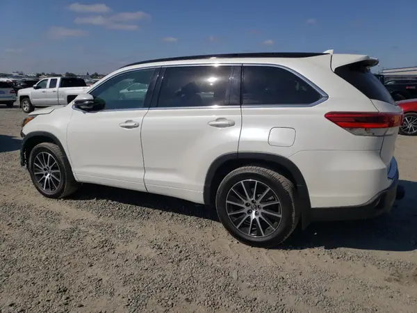 5TDJZRFH3HS515286 2017 TOYOTA HIGHLANDER - Image 2