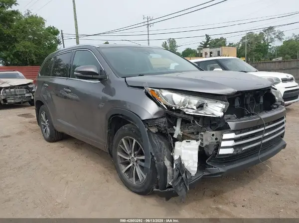 5TDJZRFH3HS518608 2017 TOYOTA HIGHLANDER - Image 1