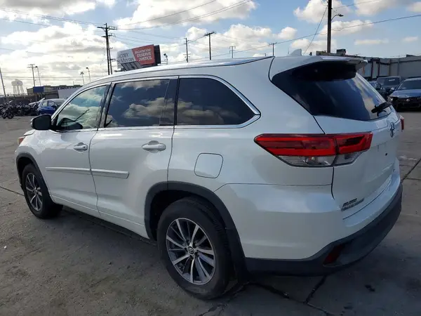 5TDJZRFH3HS520035 2017 TOYOTA HIGHLANDER - Image 2