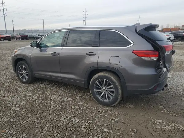 5TDJZRFH3JS498737 2018 TOYOTA HIGHLANDER - Image 2