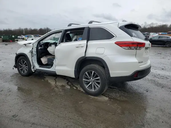 5TDJZRFH3JS523118 2018 TOYOTA HIGHLANDER - Image 2