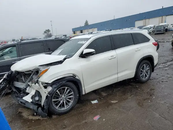 5TDJZRFH3JS523667 2018 TOYOTA HIGHLANDER - Image 1