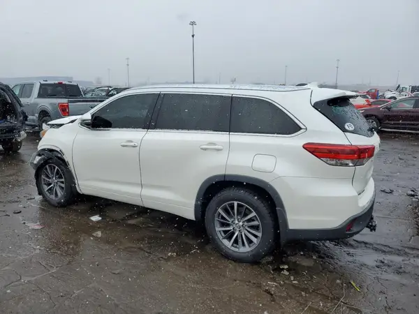 5TDJZRFH3JS523667 2018 TOYOTA HIGHLANDER - Image 2