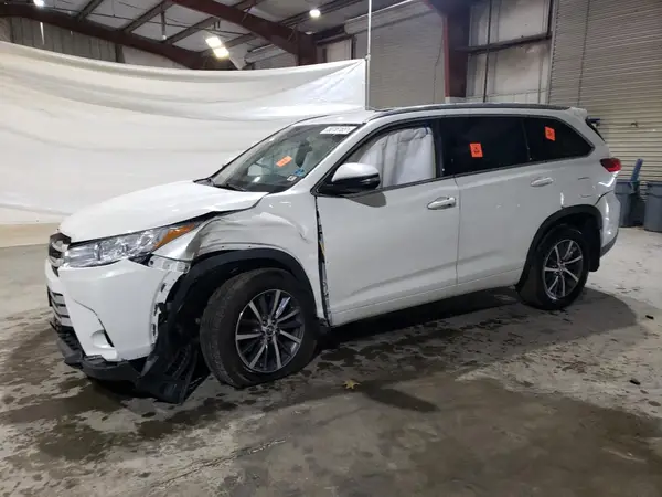 5TDJZRFH3JS525869 2018 TOYOTA HIGHLANDER - Image 1