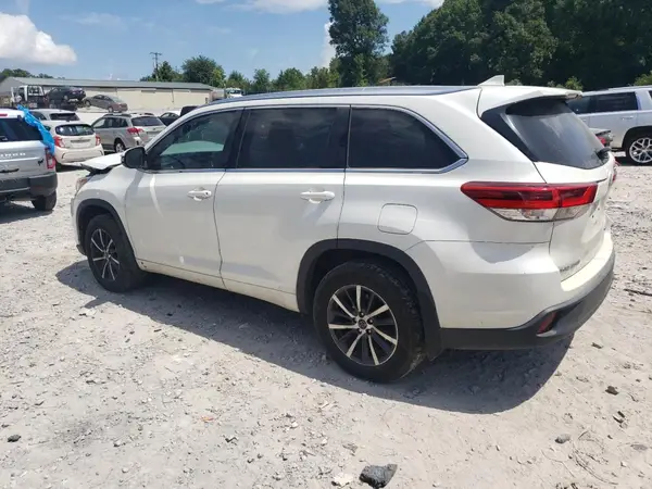 5TDJZRFH3JS526780 2018 TOYOTA HIGHLANDER - Image 2