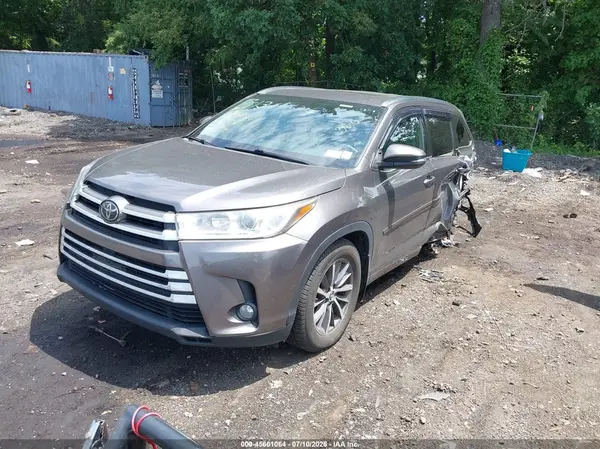 5TDJZRFH3JS529310 2018 TOYOTA HIGHLANDER - Image 2
