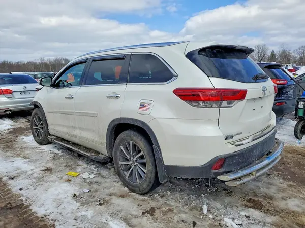 5TDJZRFH3JS530134 2018 TOYOTA HIGHLANDER - Image 2