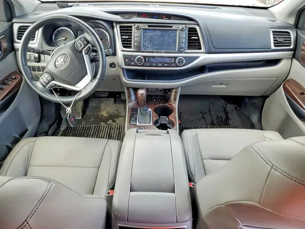 5TDJZRFH3JS530134 2018 TOYOTA HIGHLANDER - Image 8