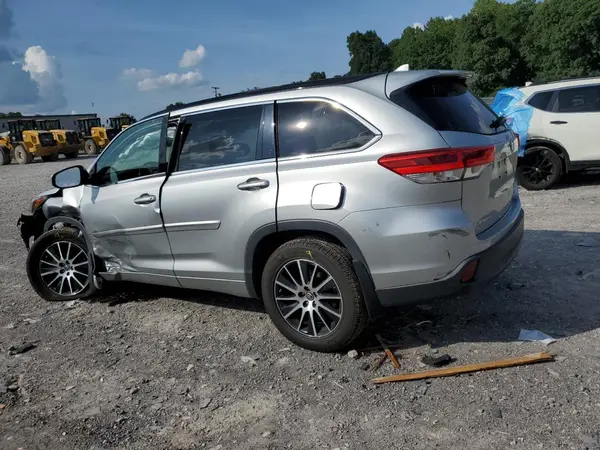 5TDJZRFH3JS533647 2018 TOYOTA HIGHLANDER - Image 2