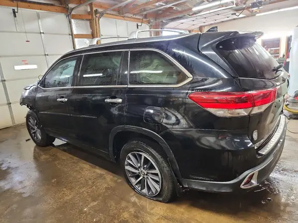 5TDJZRFH3JS535639 2018 TOYOTA HIGHLANDER - Image 2